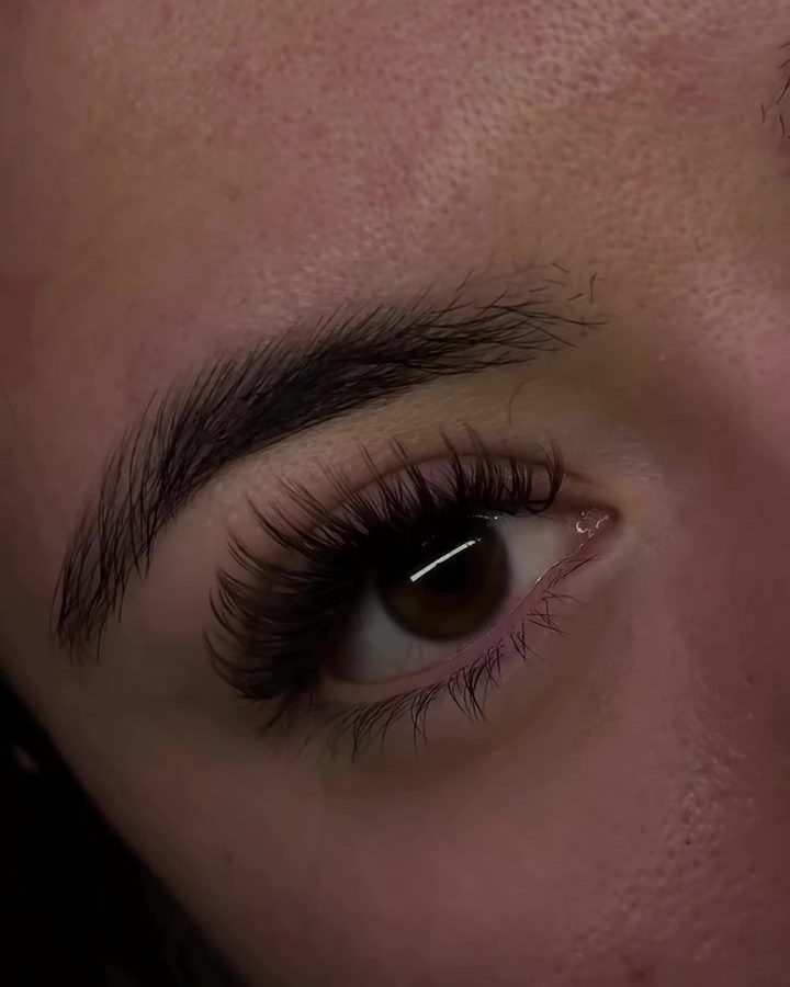 Dark brown wispy set, close up