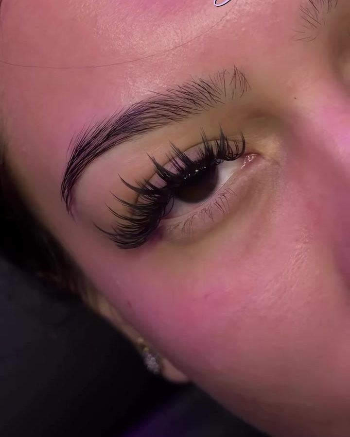 Wet and wispy cat eye lash set