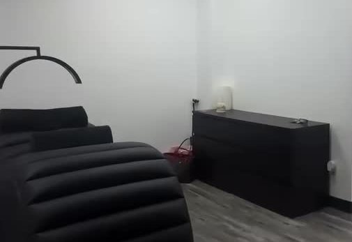 The lash suite with a black lash bed and an arched doorway